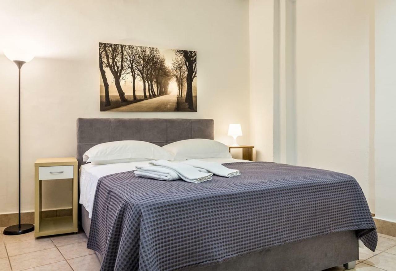 Ferienwohnung Renovated Loft At The Center Of Monastiraki Athen Exterior foto